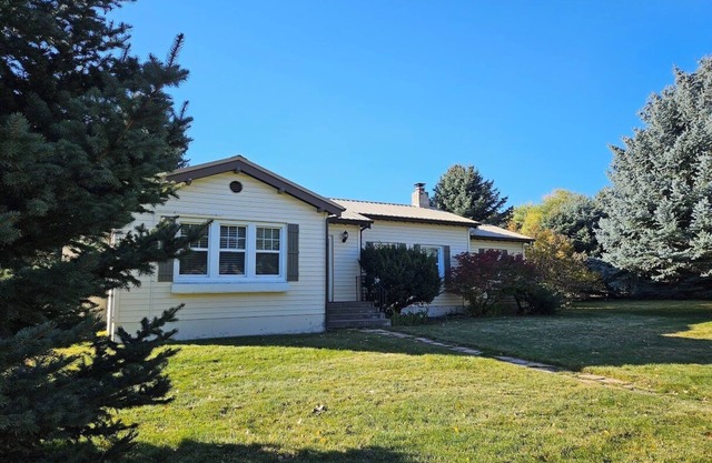 Large Groups & Families Welcome- Hot Tub, Grill and Picnic Area!
