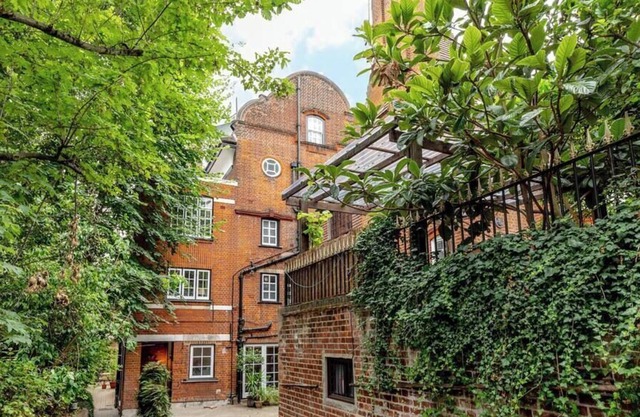 Large Hampstead Luxury Apartment for 10