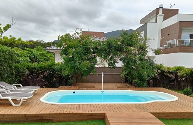 Large house, w / pool, 3 bedrooms w / Ar Cond., Garden, cozy for family
