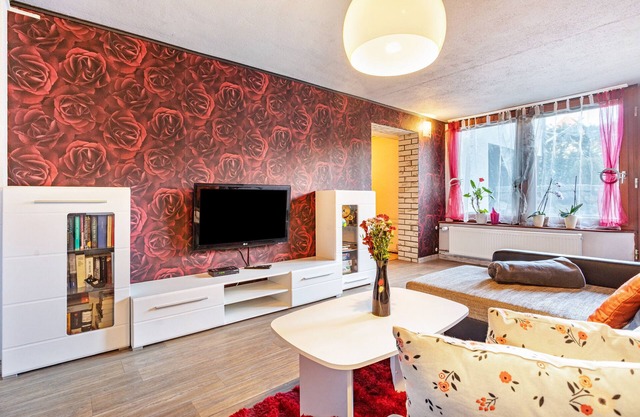 Large Holiday Apartment with Garden, Private Terrace and Wi-Fi in the Basement