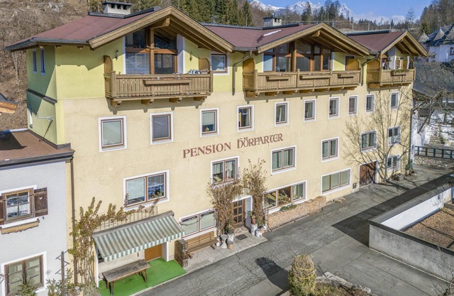 Large holiday apartment, 200m to the ski bus