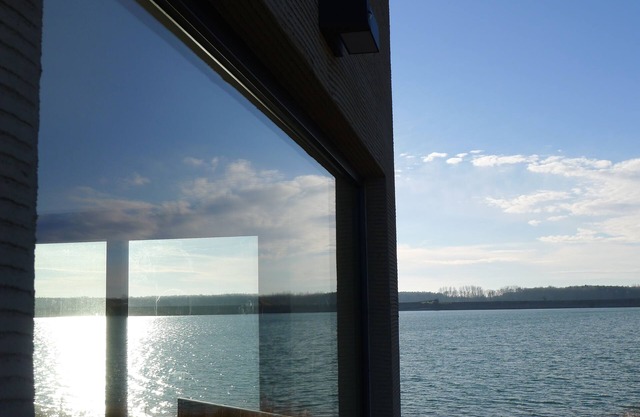 Large holiday home with its own beach, fireplace, sauna, right on the lake, near Leipzig