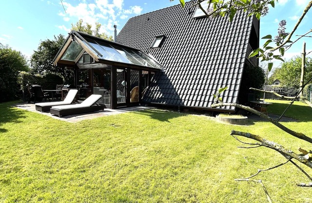 Large holiday home on the dike with a winter garden, garden and terrace