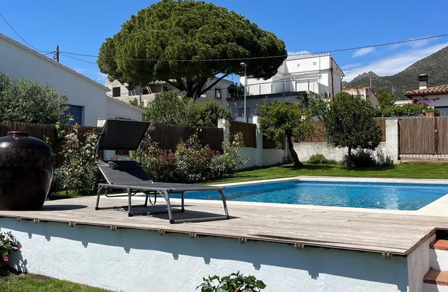 Large holiday home 4 minutes from the beaches of the Costa Brava.