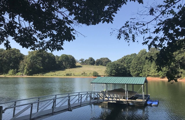 Large Home Deep Water Close to I-85 Pet Friendly Clemson/UGA Convenient