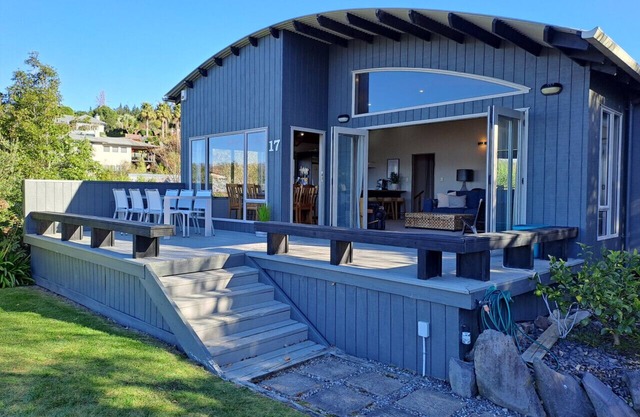 Large home in a great location with stunning views