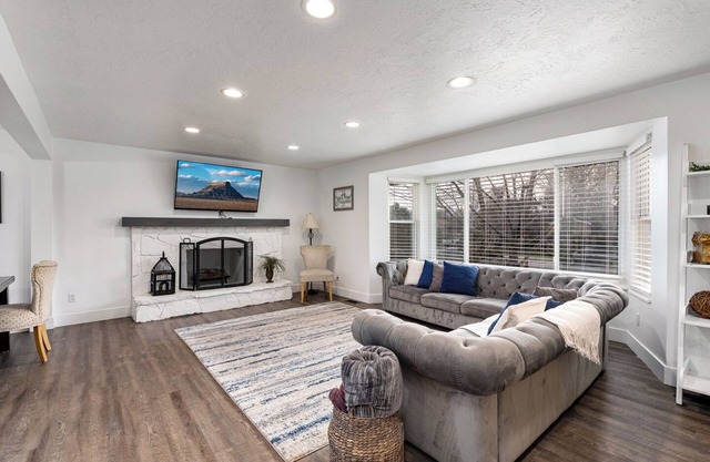 Large Home in Quiet Neighborhood