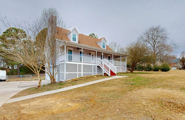 Large home near downtown Cartersville with covered porch & W/D