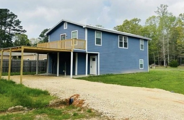 Large home near Lake Livingston, 2 kitchens!