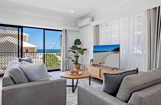 Large Home with Ocean Views on Mermaid Beach