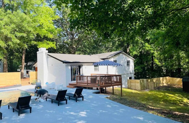 Large home with Separate Apartment & Private Pool