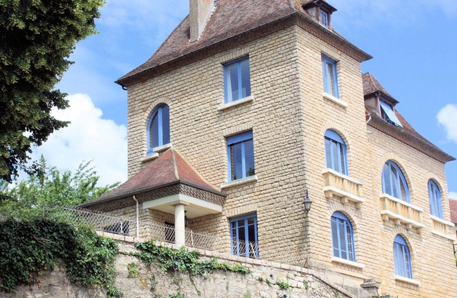 Large house in the heart of the Périgord Noir and LASCAUX IV, park, heated swimming pool