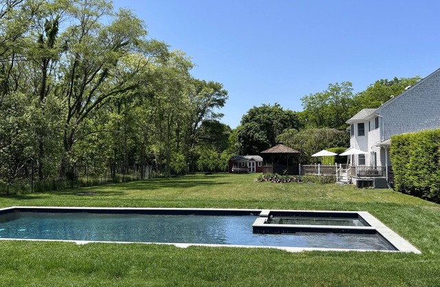 Large House in Brookhaven Hamlet