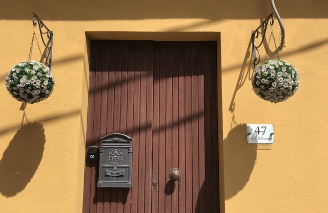 Large House in Peaceful Hilltop Village with views to the Sea. 10minute drive.