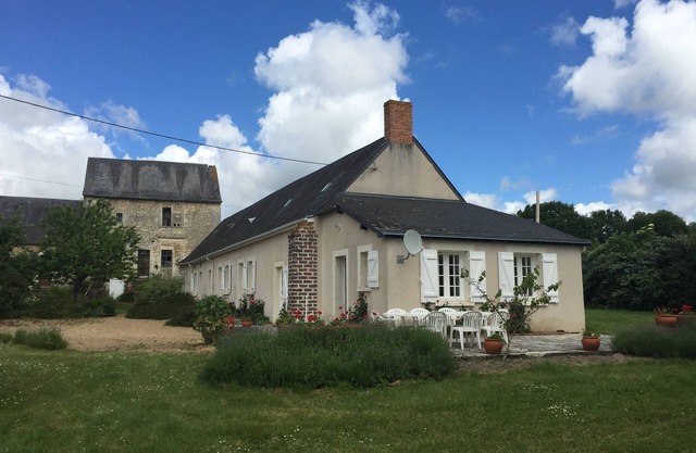 Large house in the Sarthoise countryside 25 min from Le Mans - sleeps 15