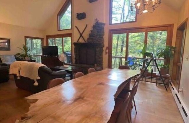 Large house with fireplace, hot tub