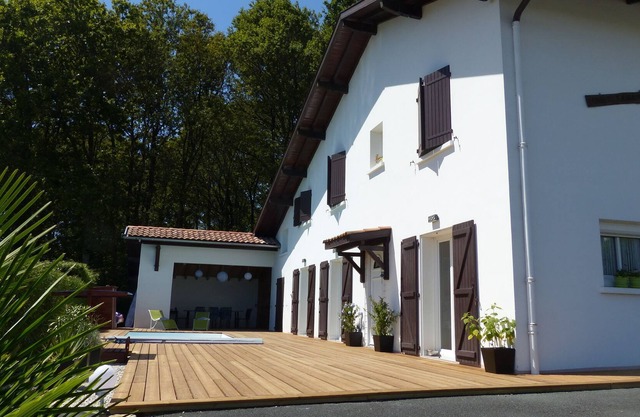 Large house with pool in the Basque Country