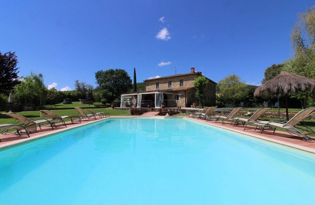 Large stone villa with private pool, situated under the fortress of Civitella in Valdichiana, ancien