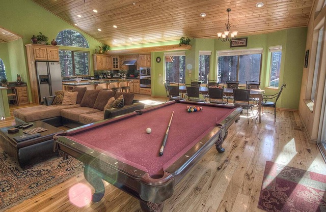 Large Kitchen, Hot Tub, Great House (COH1669)