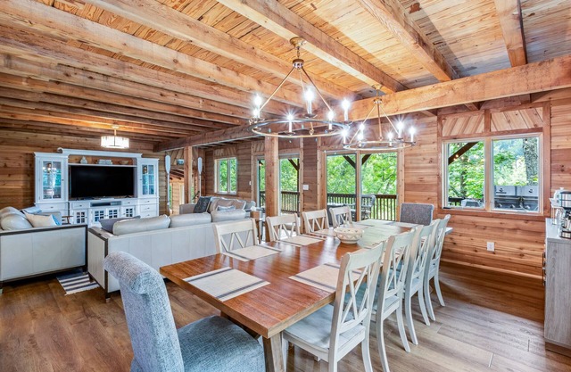 Large Lakefront Cabin on Rough River