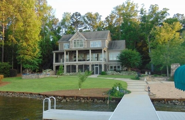 Large Lakefront Home with Spa, Outdoor Fireplace on Main Lake, House generator