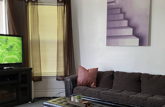 Large Lovely 3bedroom in Historic Lafayette Square