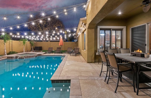 Large, Lovely Family Home in Gilbert with pool/spa