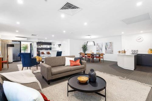 Large Luxe Penthouse fully equipped Perth CBD