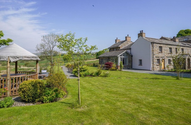 Large, Luxurious, High Quality, "Green" Cottage (Lake District & Dales National Parks)