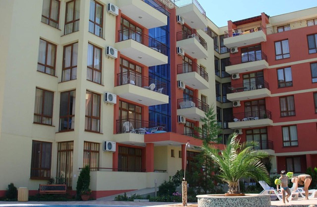 Large luxury apartment in a highly sought after 4 star complex within 5 minutes