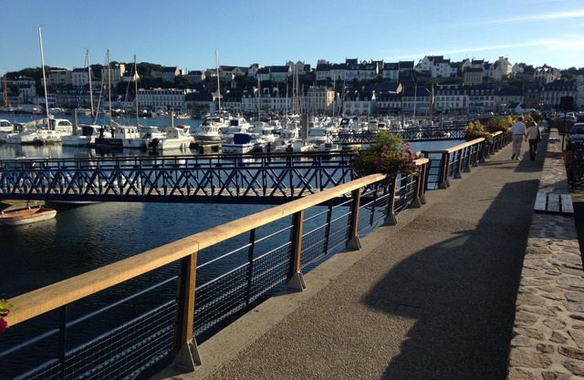 Large luxury apartment overlooking the port of Audierne, Brittany, 2 pers.