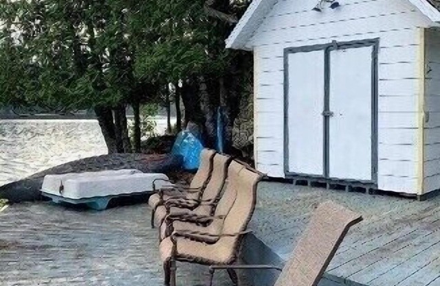 Large luxury cottage with hot tub sauna high speed Internet near Mont-Tremblant