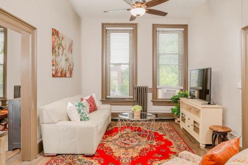 Large Luxury Downtown Loft - Walk to Everything Free Parking