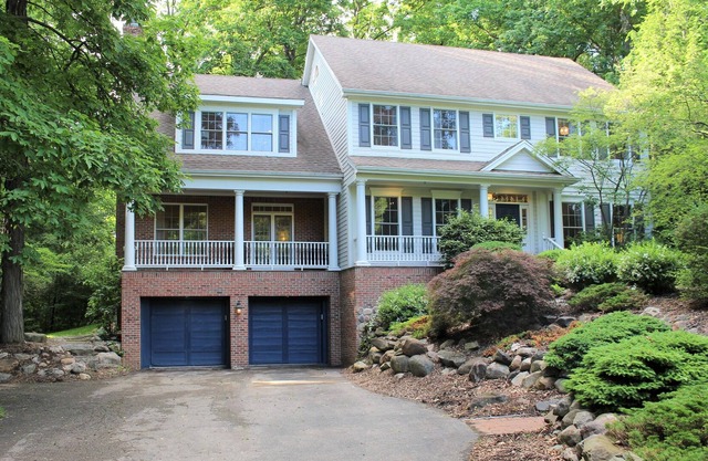 Large, Luxury Getaway in Charming Upscale Dixboro Neighborhood