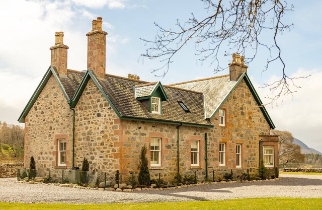 Large Luxury Holiday home near Loch Ness