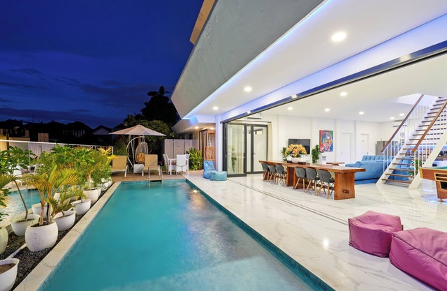 Large Luxury Modern Mansion Sleeps up to 50