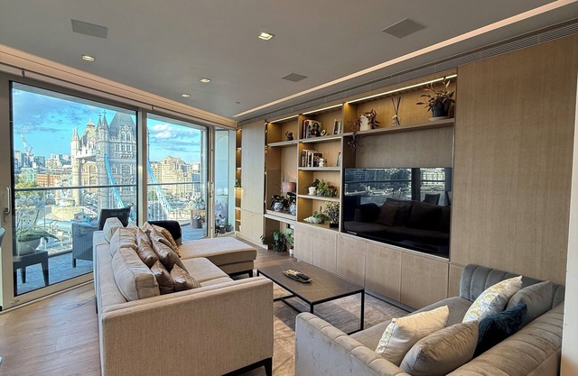Large Luxury Penthouse with River Views of Tower Bridge and City Sleeps 8