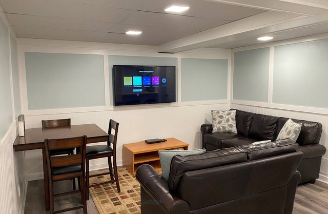 Large Modern pet Friendly Suite With Central A/C