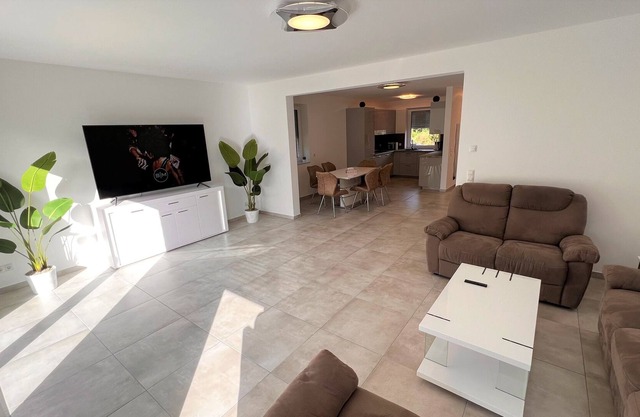 Large, modernly furnished holiday home on the North Sea.
