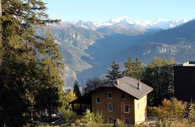 Large mountain chalet with sauna near the ski lifts of Crans-Montana