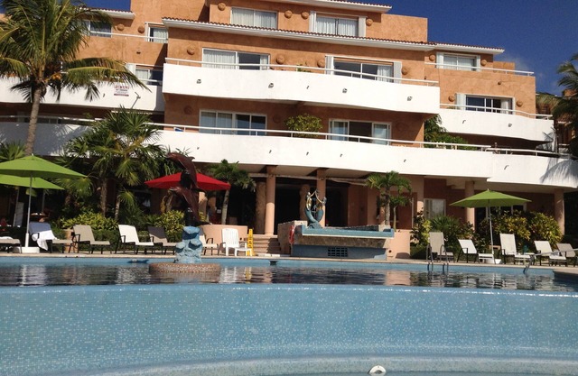 Large 2 bedroom Condo in Private Oceanfront Resort