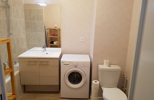 Large new apartment near Strasbourg center and European Parliament with PARKING