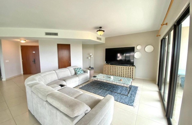 Large Oceanview 4 bedroom condo in beautiful Vista Mar - 10 mins from Coronado