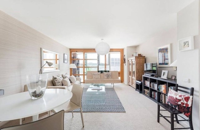Large One Bed Riverside Apartment in Battersea