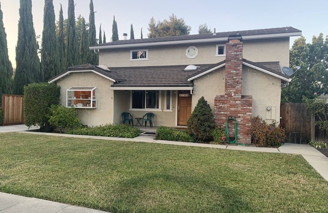 Large Palo Alto Home, Pool, 5 beds/3 baths, in the Heart of Palo Alto