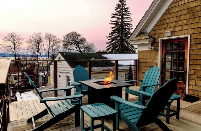 Large Private 2 Bedroom Apt w/Epic Deck View