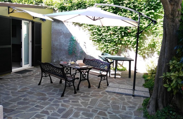 Large private courtyard. Beach agreement, bike rental, pizzeria. free WIFI