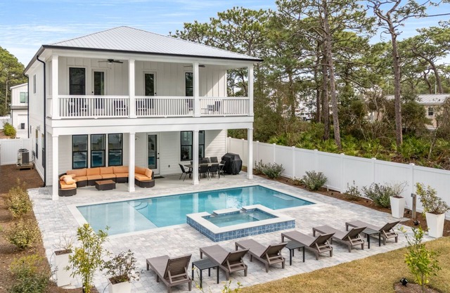 Large Private Pool - 4 Bikes - 4 Master Bedrooms
