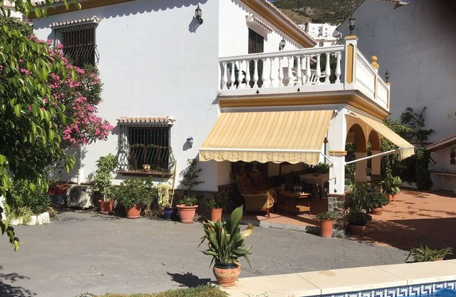 Large private villa with own pool. Electric gate access and off road parking.