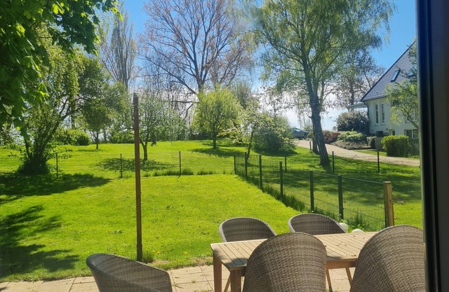 Large, quiet vacation home (135 m²) - near Baltic Sea, island of Poel, pet friendly